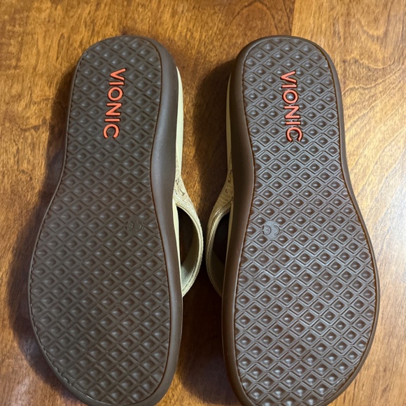 Vionic - Tide II - Picture 2 of 4